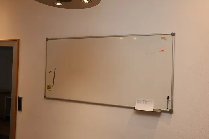 1 x Whiteboard Maße: 180 x 90 cm